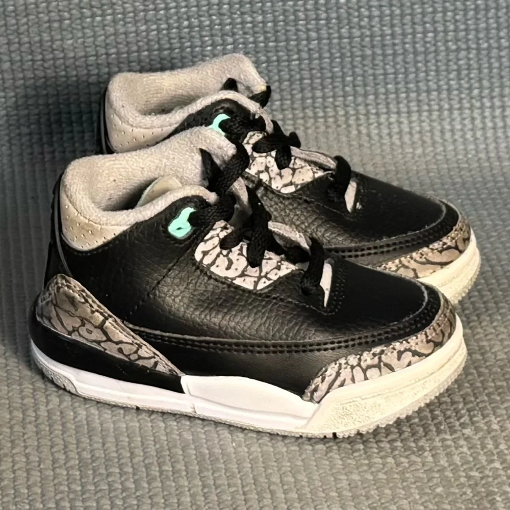 Nike Air Jordan 3 Retro ‘Green Glow’ (TD) Shoes DM0968-031‎ Toddler Size 5C